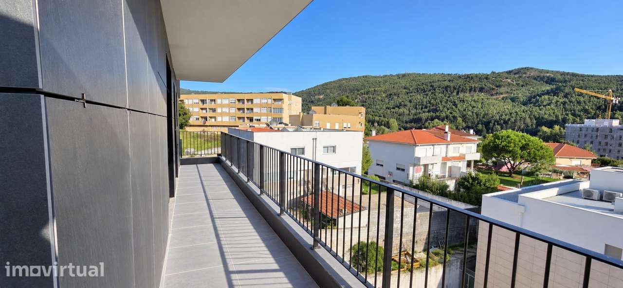 T2 Novo com Varanda e Garagem em Nogueira, Braga | 359.000 € - Grande imagem: 3/57