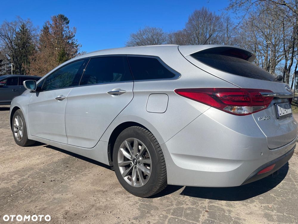 Hyundai i40 Kombi blue 1.6 Trend - 9