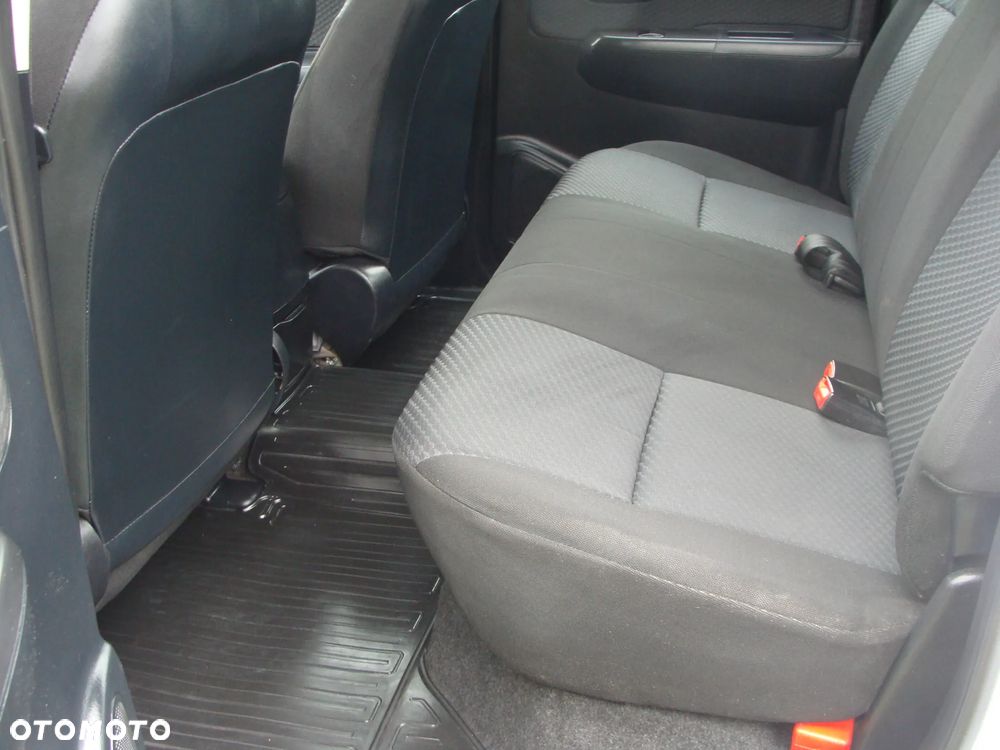 Toyota Hilux 2.5 D-4D DLX - 17