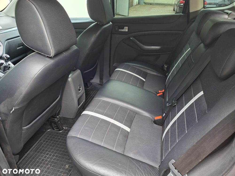 Ford Kuga 2.0 TDCi 4x4 Titanium - 12