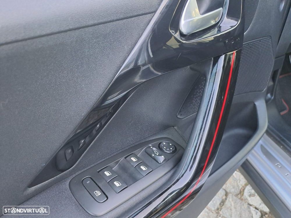 Peugeot 2008 1.2 PureTech GT Line - 14