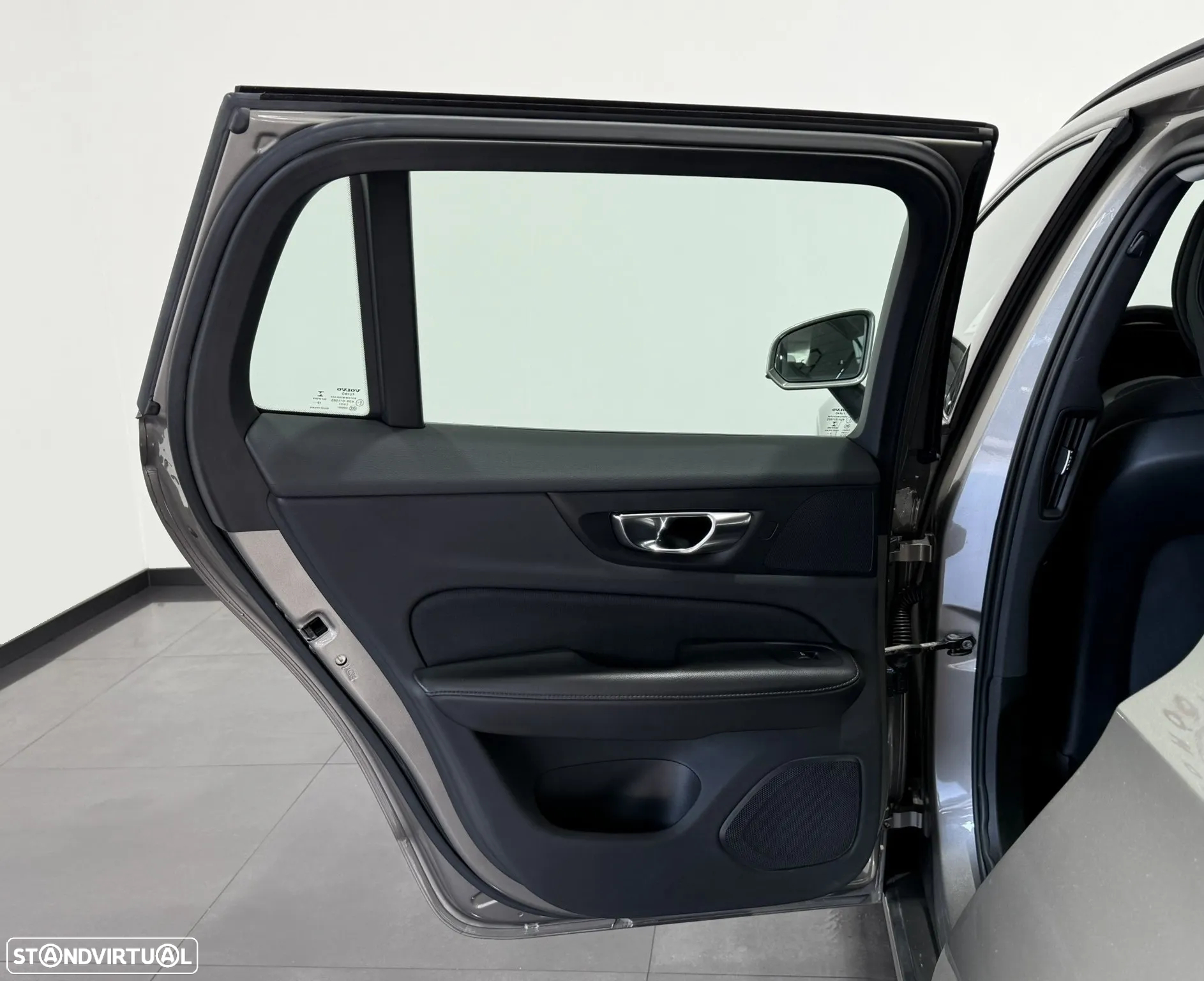 Volvo V60 2.0 B4 Momentum Geartronic - 40