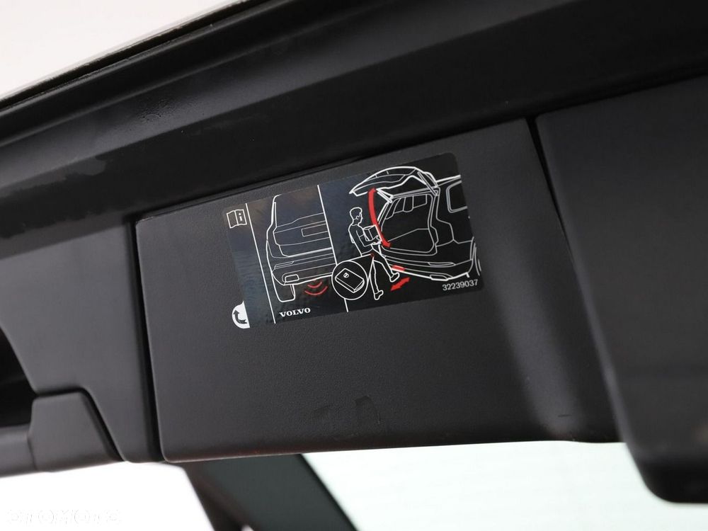 Volvo V90 D3 Momentum Pro - 40