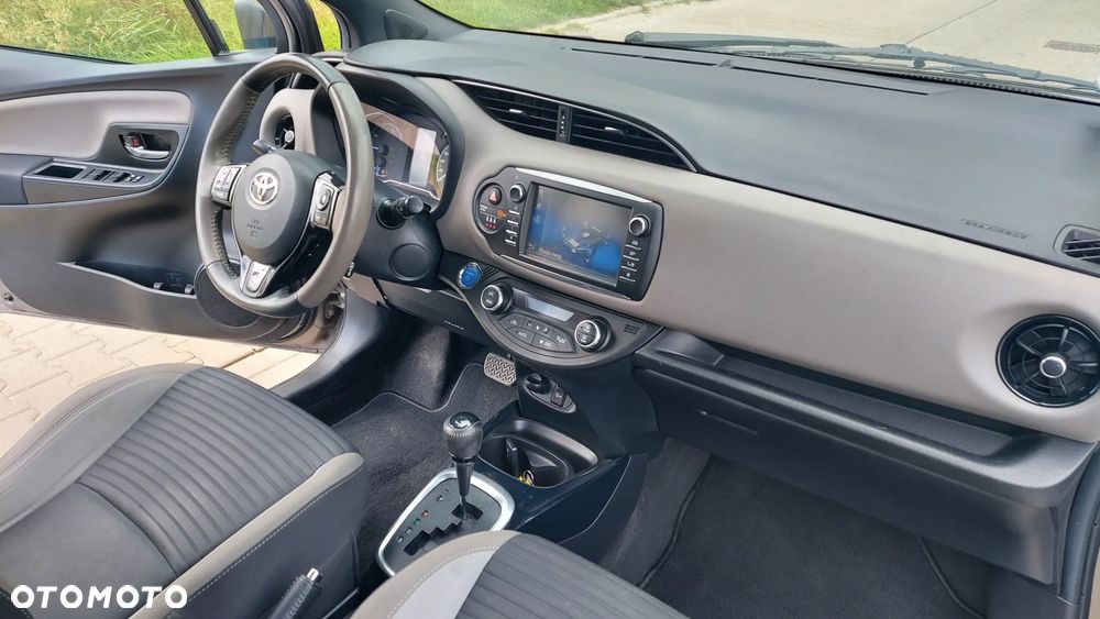 Toyota Yaris 1.5 VVT-i Selection - 11
