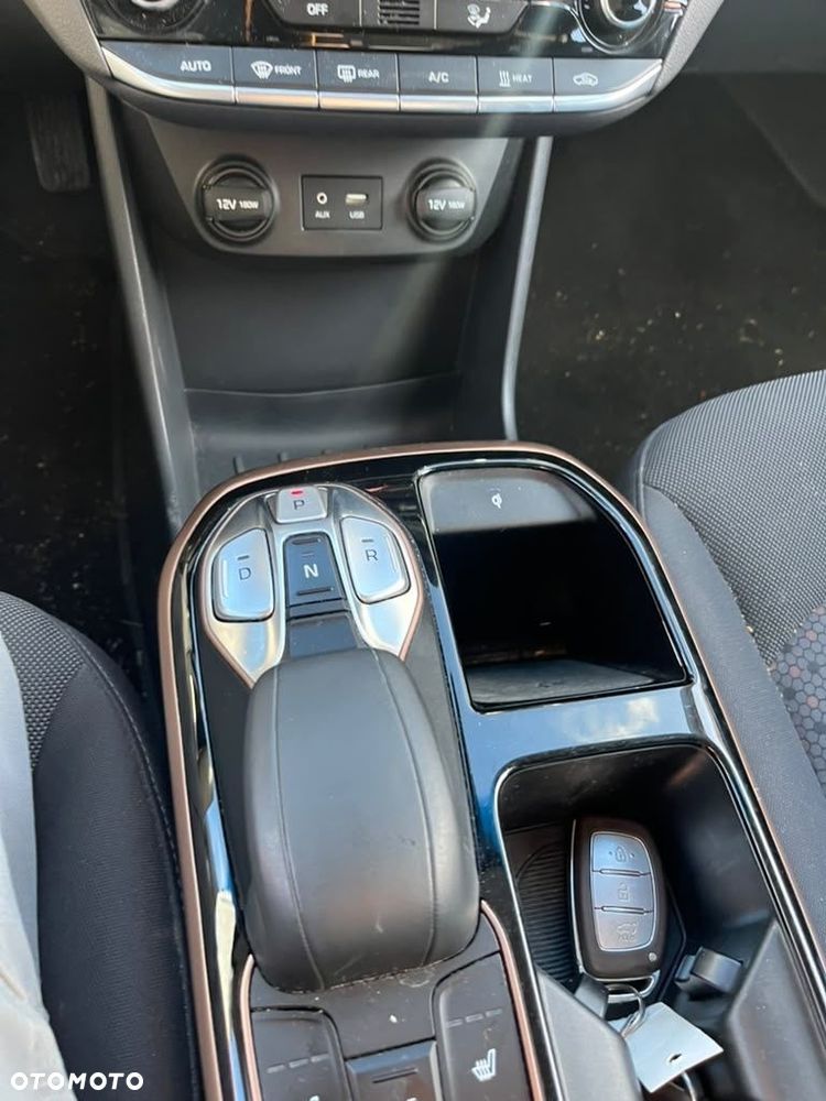 Hyundai IONIQ - 10