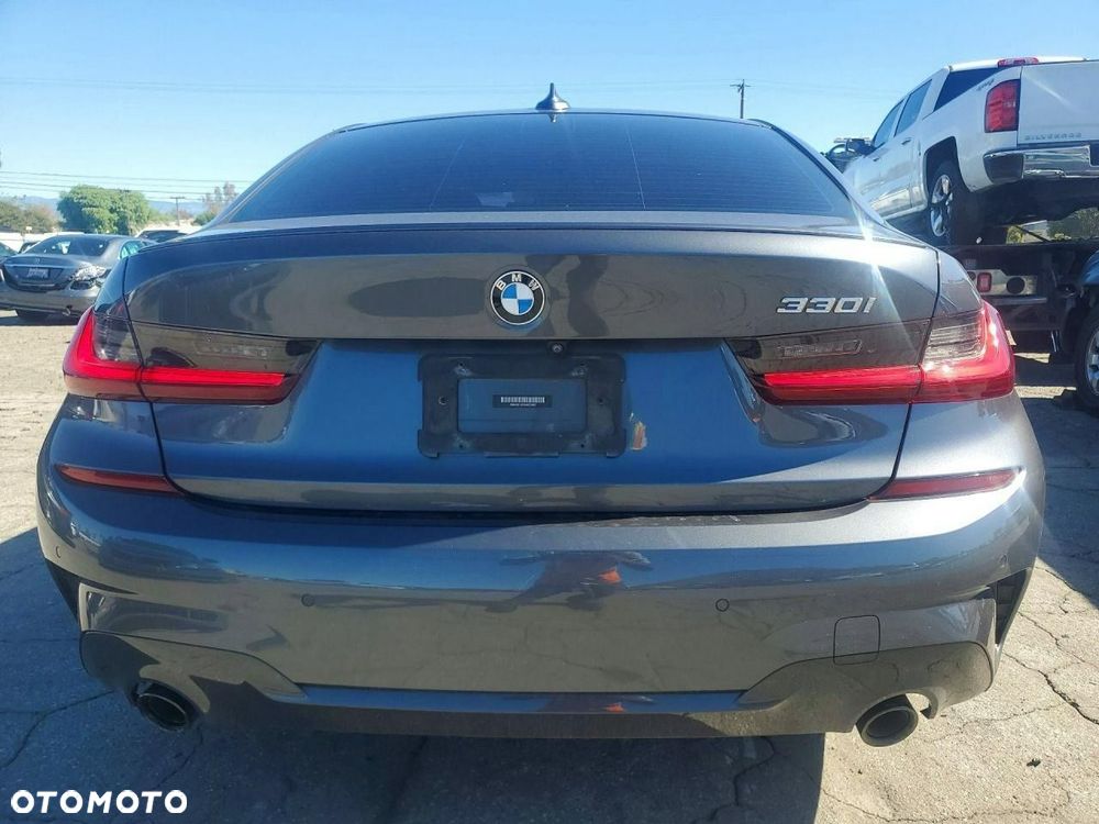 BMW Seria 3 330i M Sport - 6