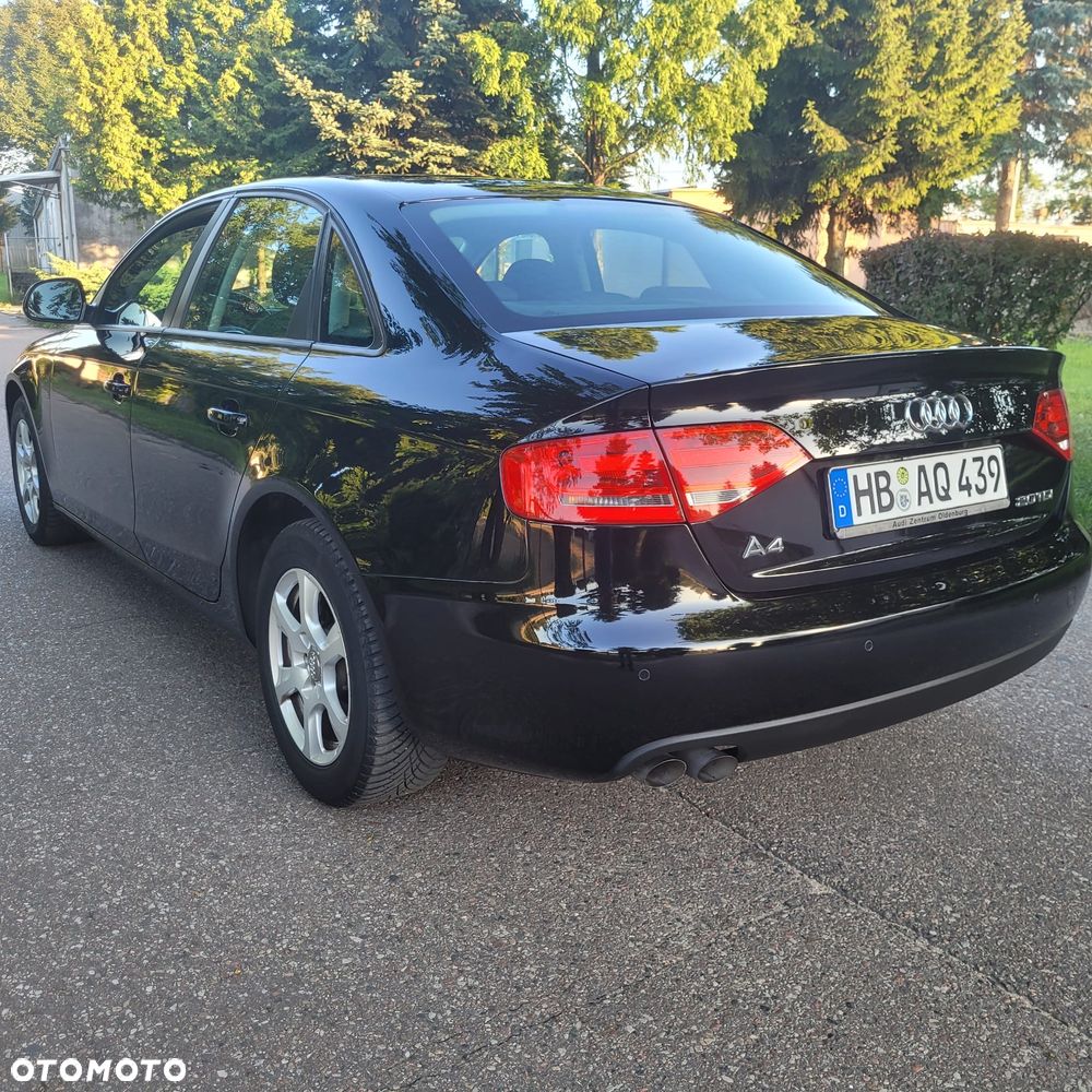 Audi A4 Limousine - 8