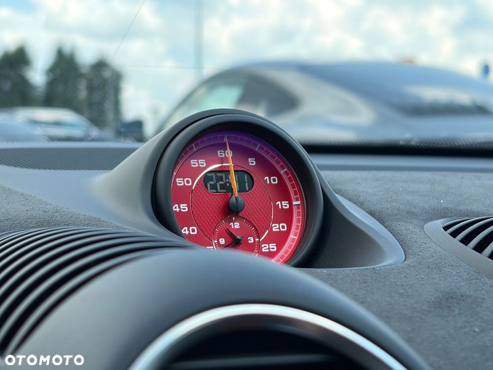Porsche 718 Spyder - 19