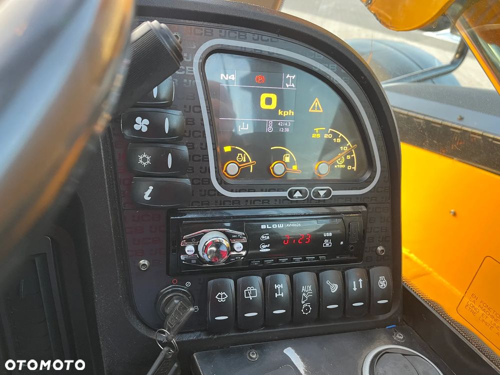 JCB 526-56 Agri Super - 11