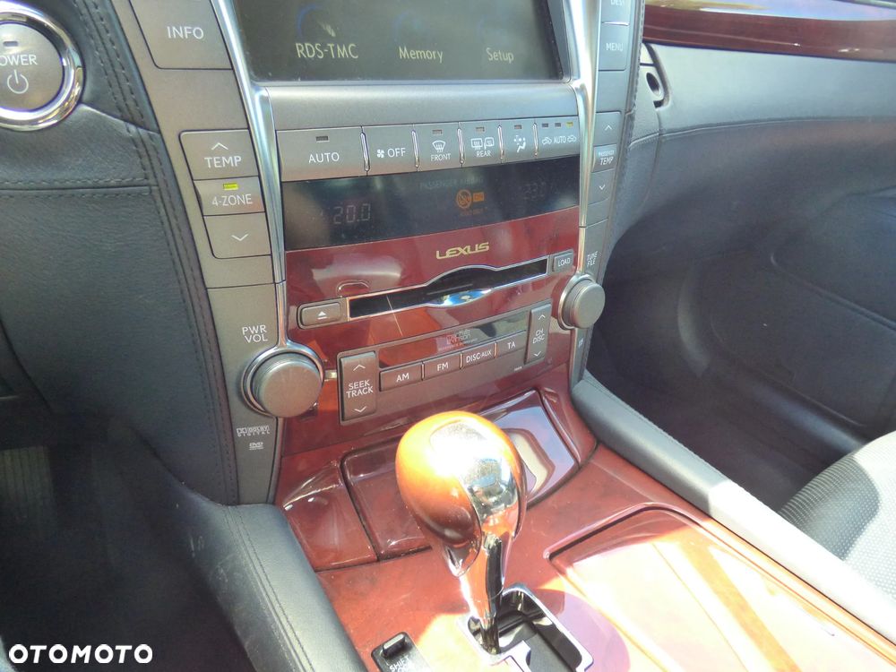 Lexus LS 600h L Superior - 17