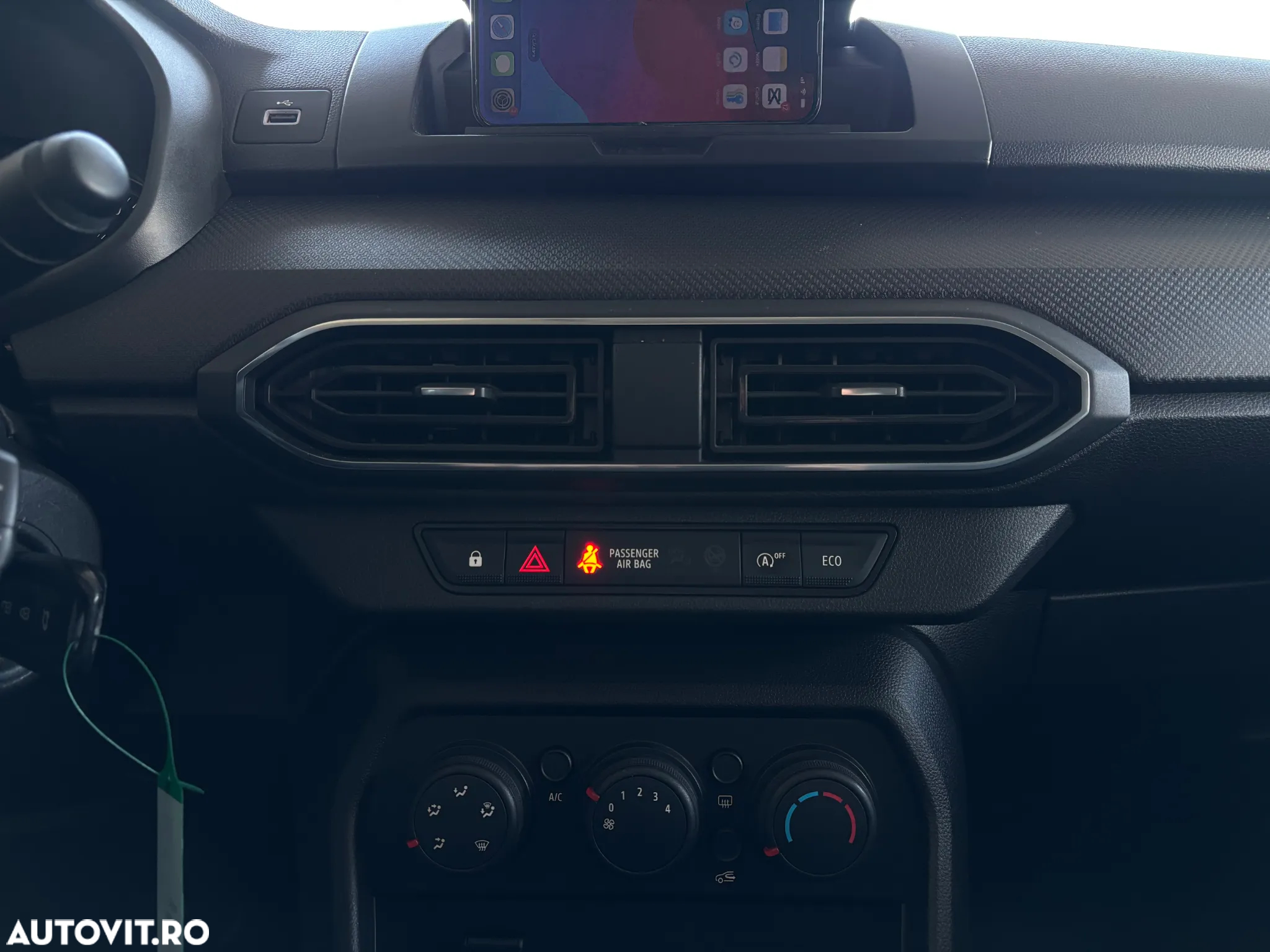 Dacia Logan TCe 90 Essential - 29