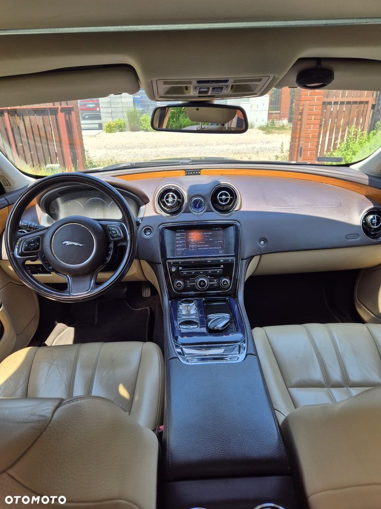 Jaguar XJ 3.0 D V6 LWB Premium Luxury - 8