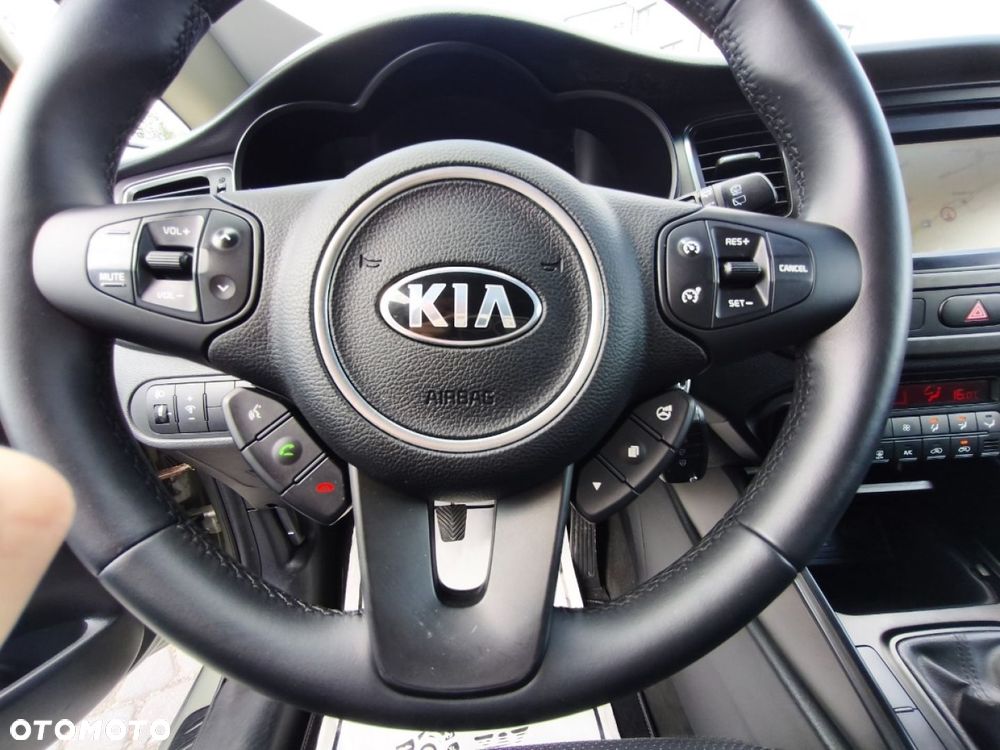 Kia Carens - 13
