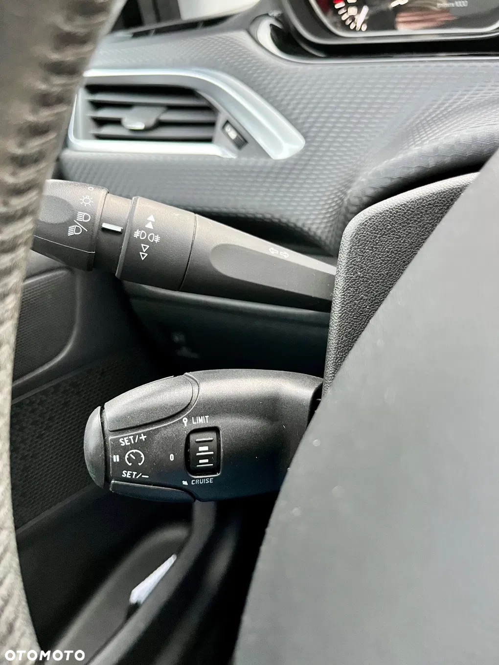 Peugeot 2008 1.2 Pure Tech Style S&S - 28