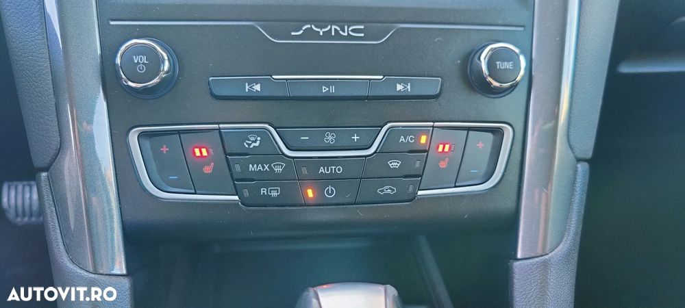 Ford Mondeo 2.0 HEV Titanium - 12