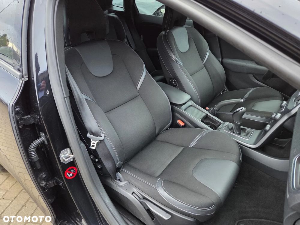 Volvo V40 D2 - 24