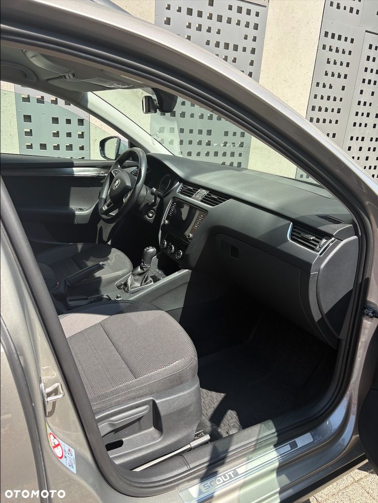 Skoda Octavia Scout 2.0 TDI 4x4 DSG - 11