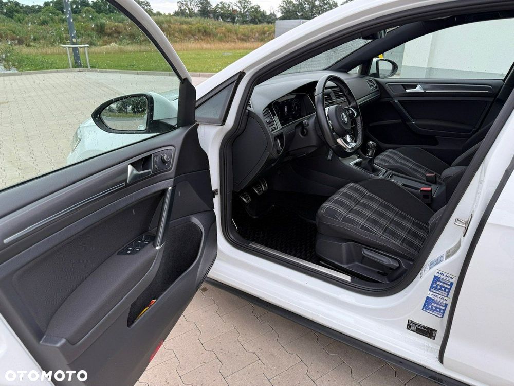 Volkswagen Golf VII 2.0 TDI BMT GTD - 11