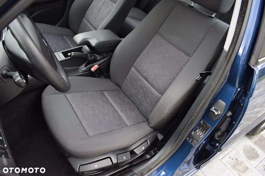 BMW Seria 3 318i - 7
