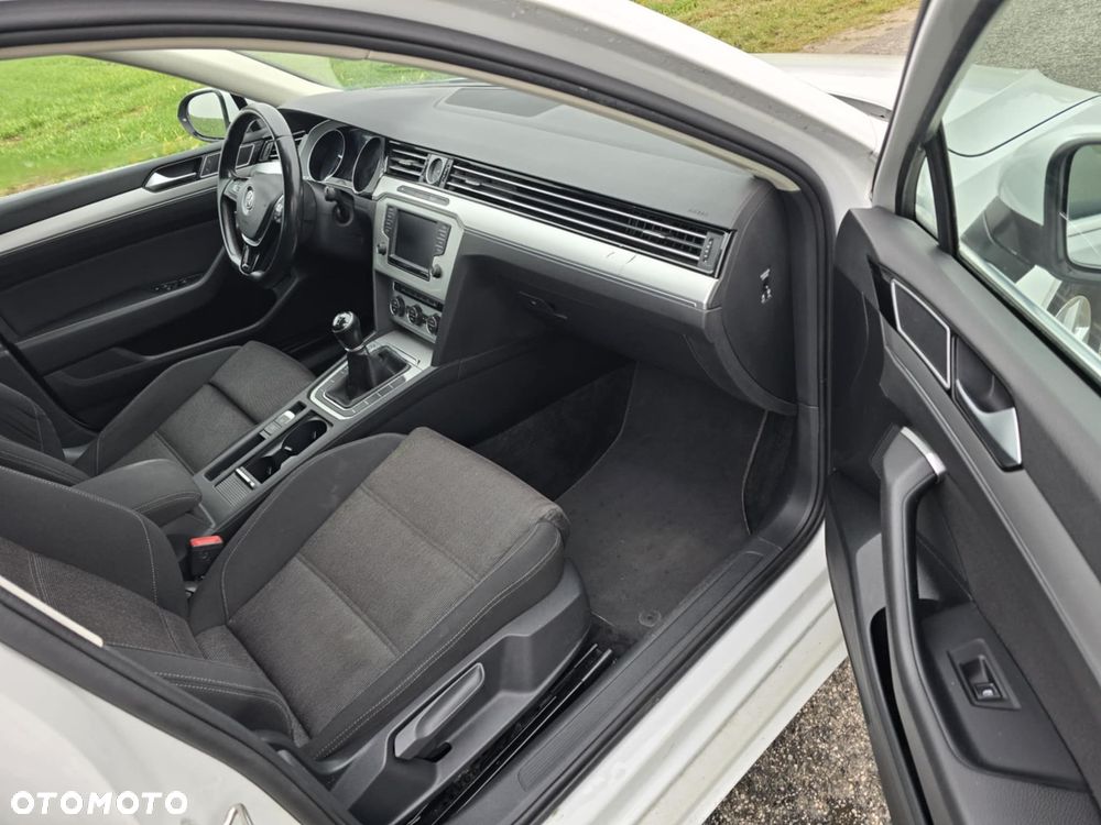 Volkswagen Passat 2.0 TDI (BlueMotion Technology) Comfortline - 16