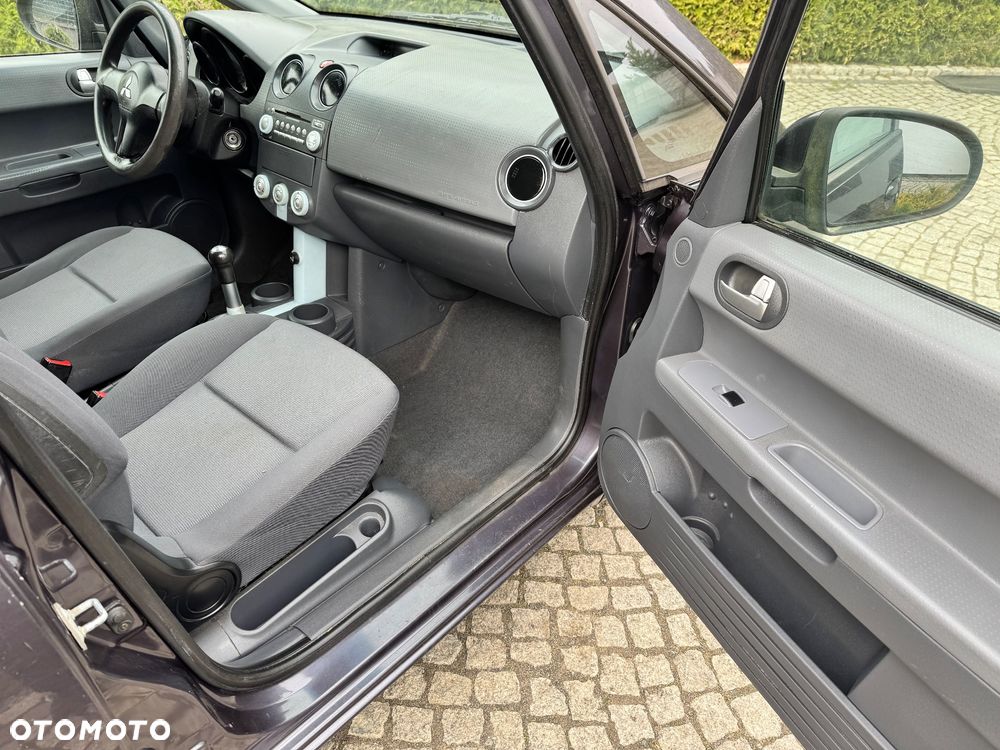 Mitsubishi Colt - 32