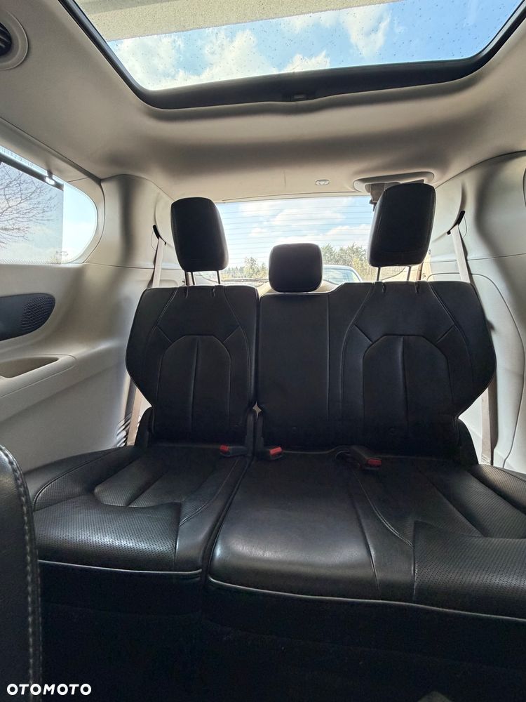 Chrysler Pacifica - 35