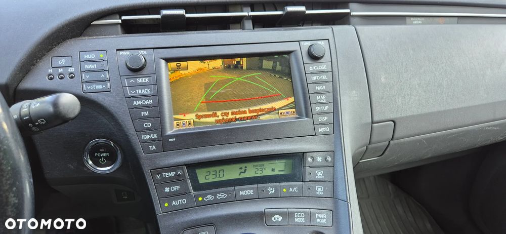 Toyota Prius (Hybrid) Life - 11