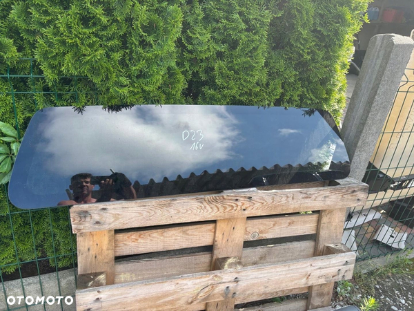 Nissan Navara D23 SZYBA TYLNA KABINY KAROSERYJNA