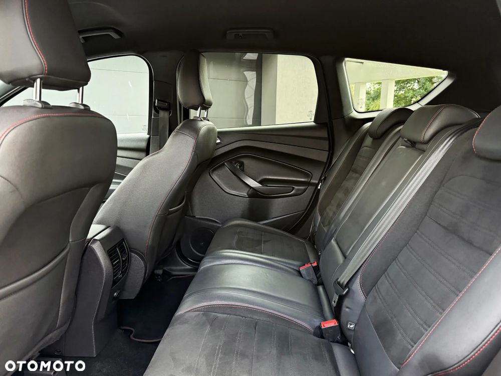 Ford Kuga 1.5 EcoBoost 2x4 ST-Line - 28