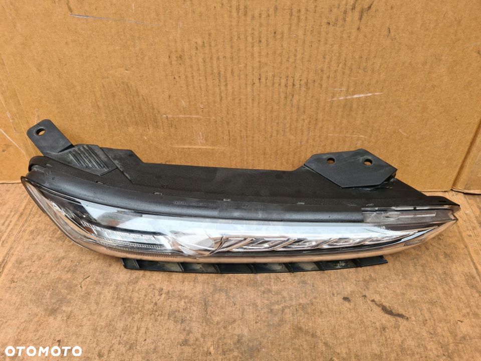 HYUNDAI KONA HALOGEN DRL LED PRAWY 92208-J9000 - 2