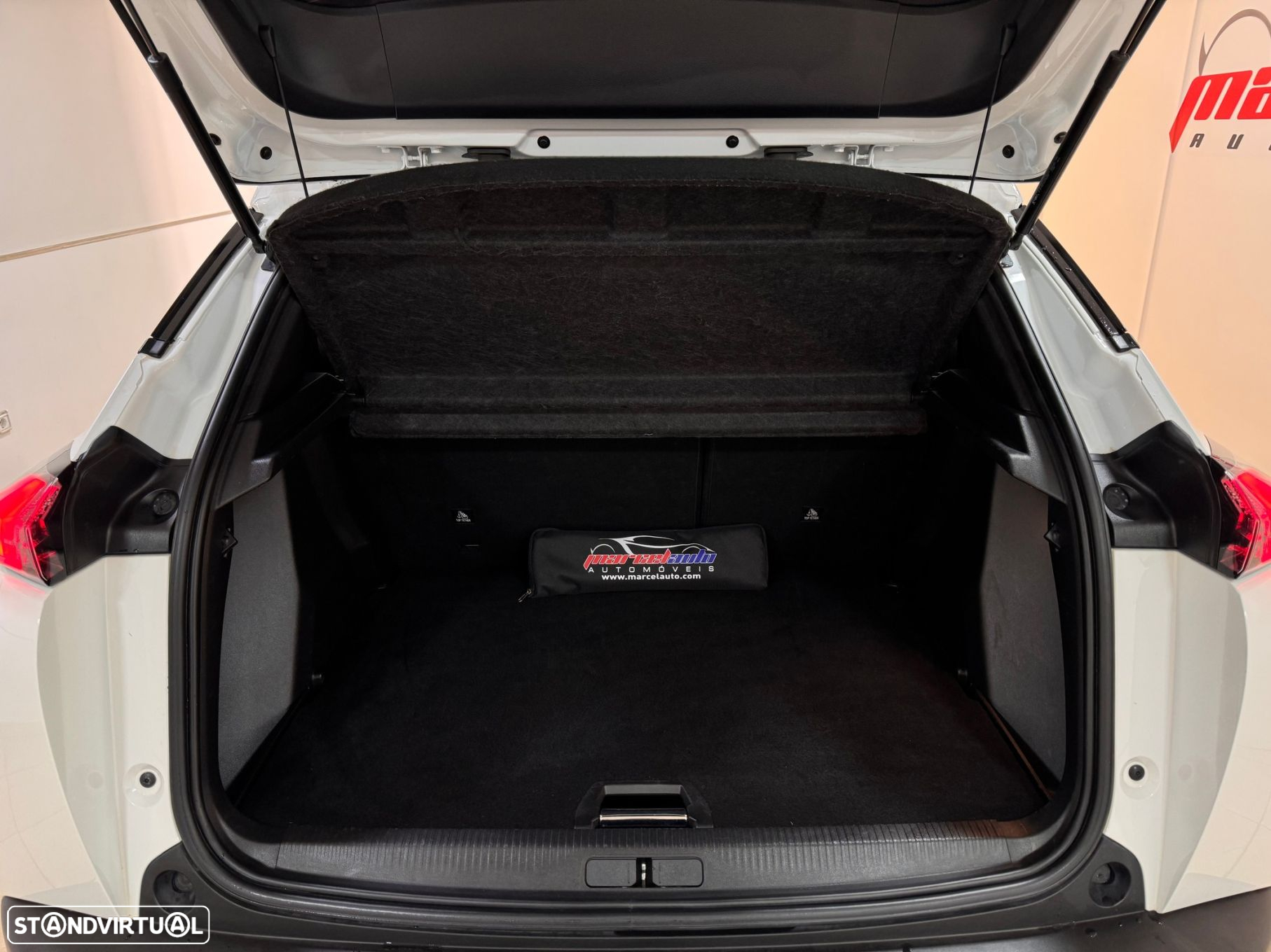 Peugeot 2008 1.2 PureTech Allure - 11