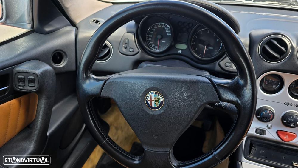 Alfa Romeo GTV 2.0 TS - 11