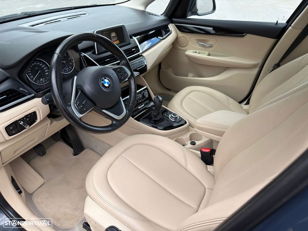BMW 216 Active Tourer d Luxury Line - 8