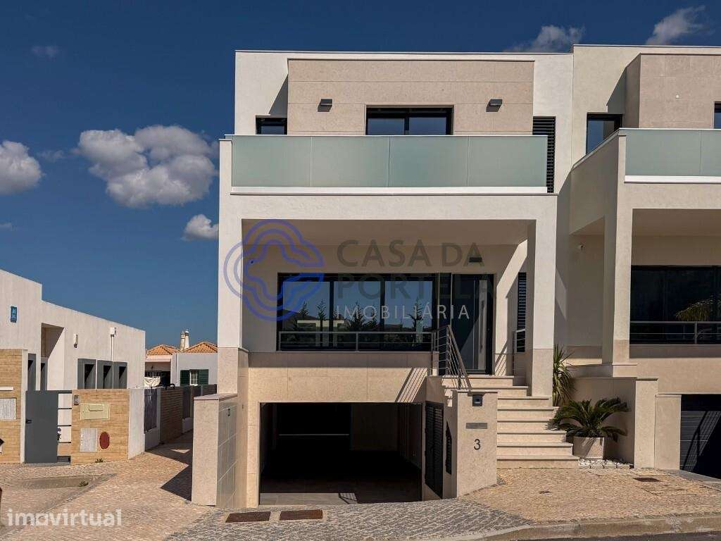Moradia T3 com Cave, Jardim e Tecnologia Smart Home – Gambelas, Faro - Grande imagem: 2/51