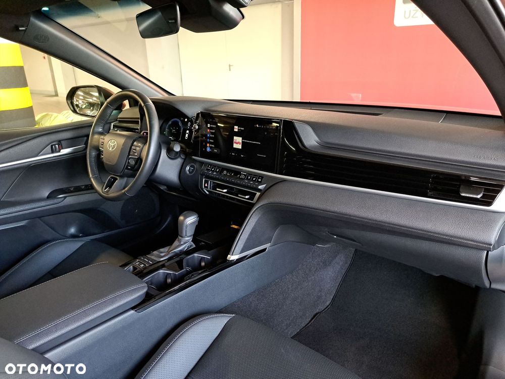 Toyota Camry - 17