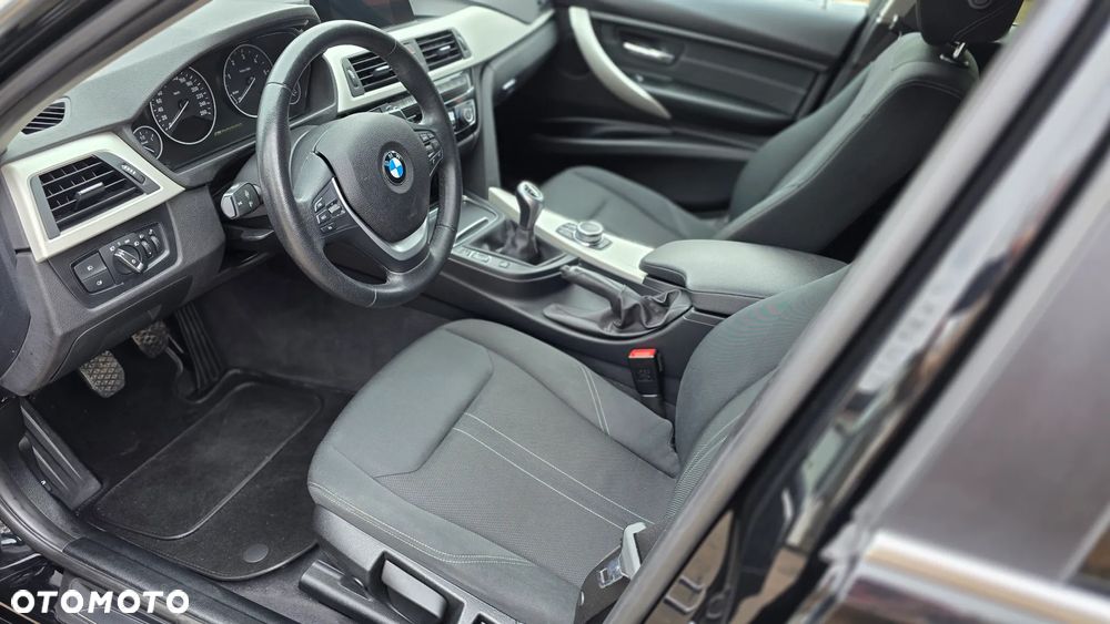 BMW Seria 3 318d Sport Line - 24