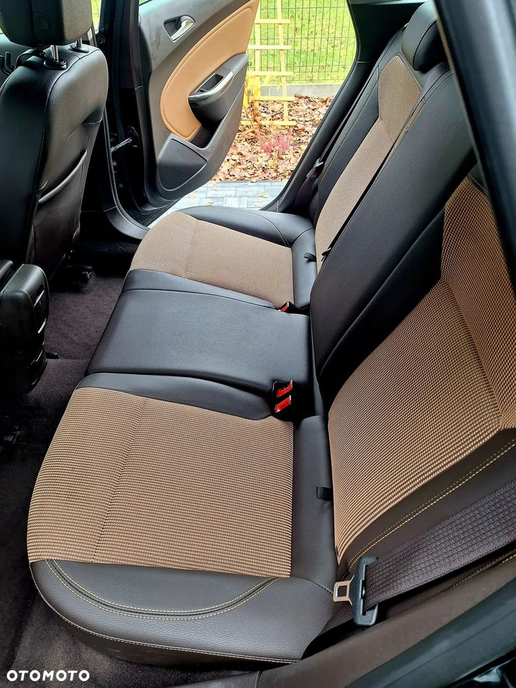 Opel Astra 1.4 T Essentia - 2
