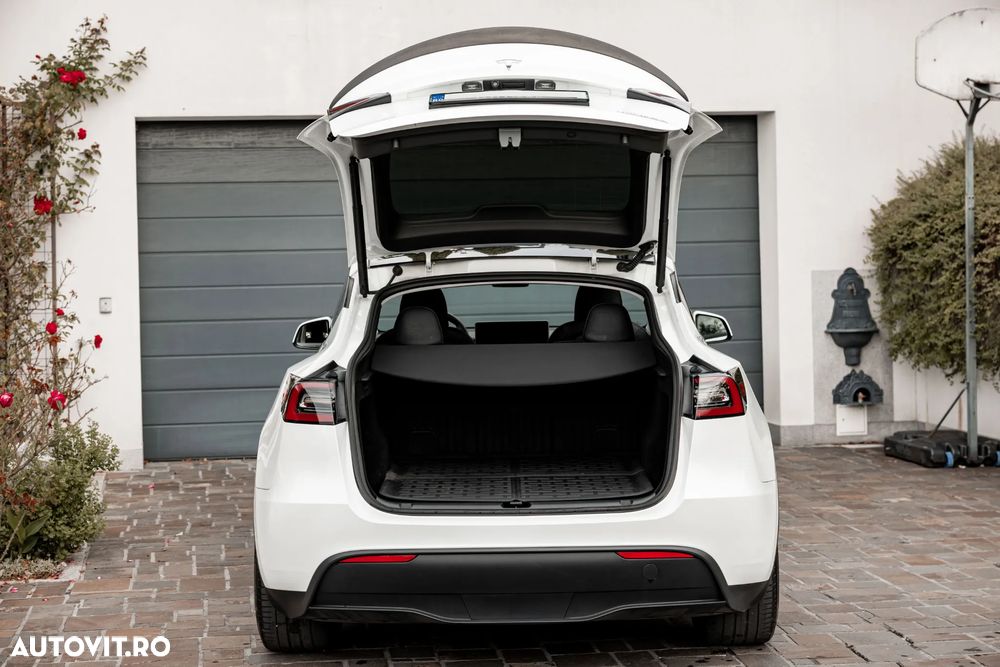 Tesla Model Y Performance Dual Motor AWD - 2