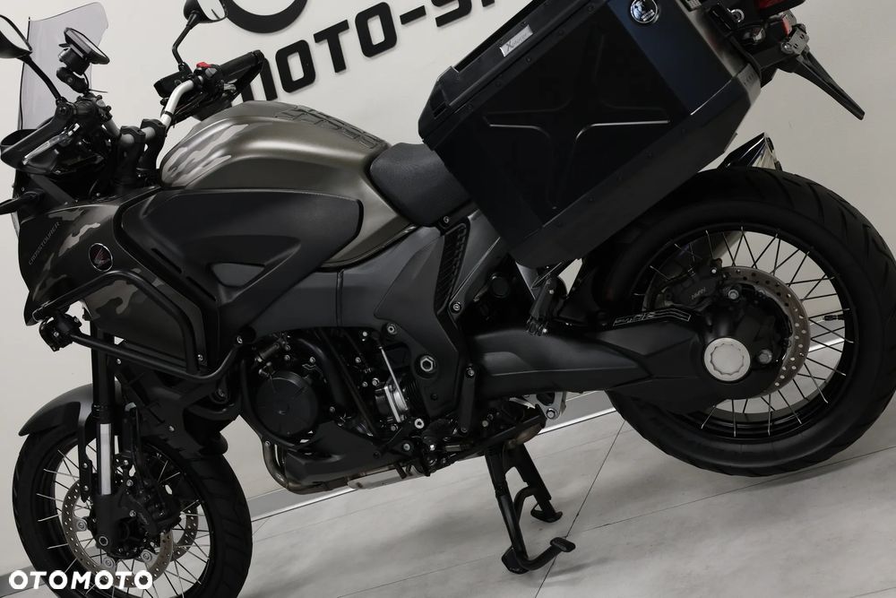 Honda VFR - 13