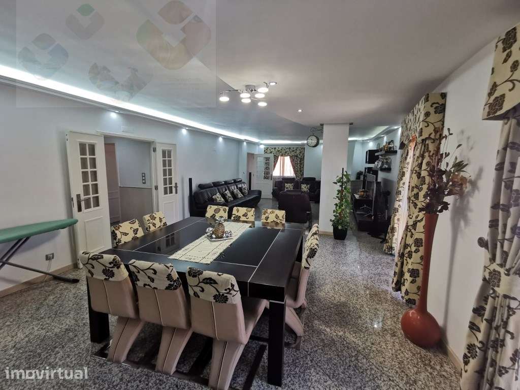 Amadora Babilónia, grandes áreas, T4, Salão, 3 wc., suite! - Grande imagem: 2/22