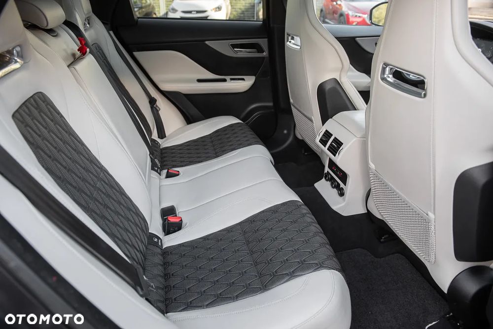 Jaguar F-Pace 5.0 V8 P550 AWD SVR - 35