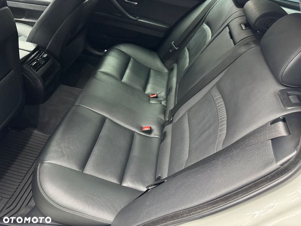 BMW Seria 5 520d Luxury Line - 32