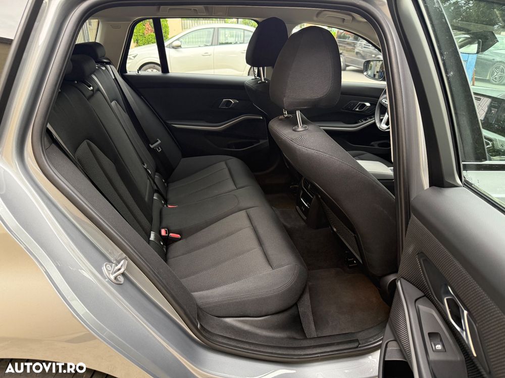 BMW Seria 3 320d Touring xDrive Aut. - 33