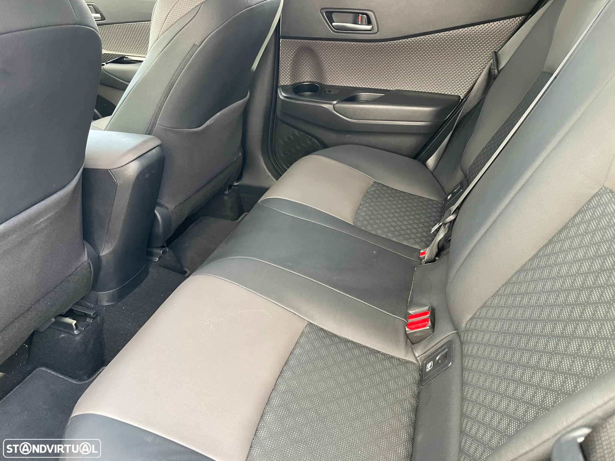 Toyota C-HR 1.8 Hybrid Exclusive+P.Luxury - 11