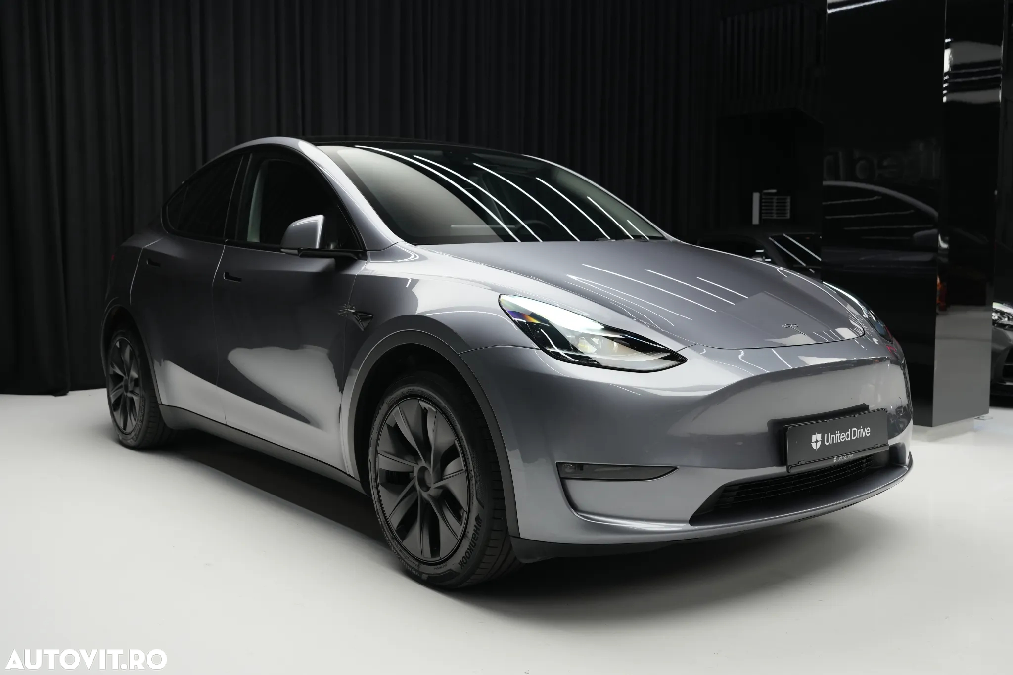 Tesla Model Y AWD Long Range - 3