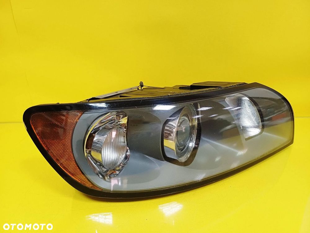REFLEKTOR LAMPA SOCZEWKA PRAWY PRZÓD VOLVO V50 I 30698886 NR104 - 2