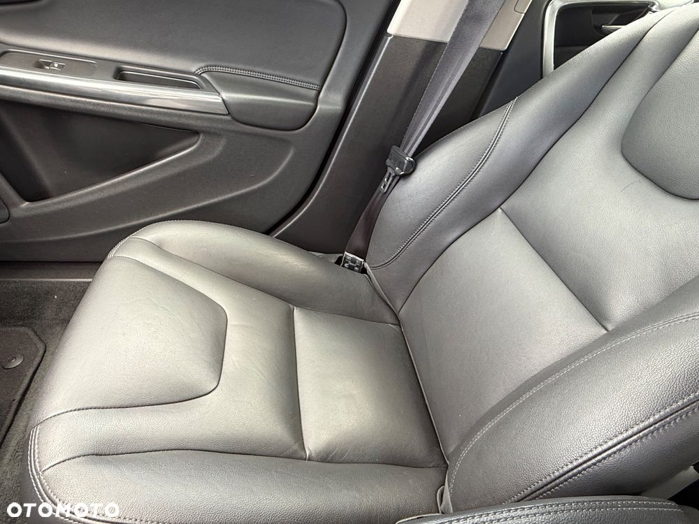 Volvo V60 D4 Momentum - 19