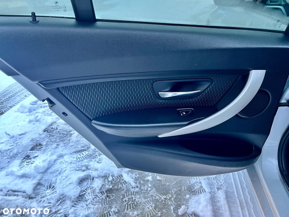 BMW Seria 3 318d - 25