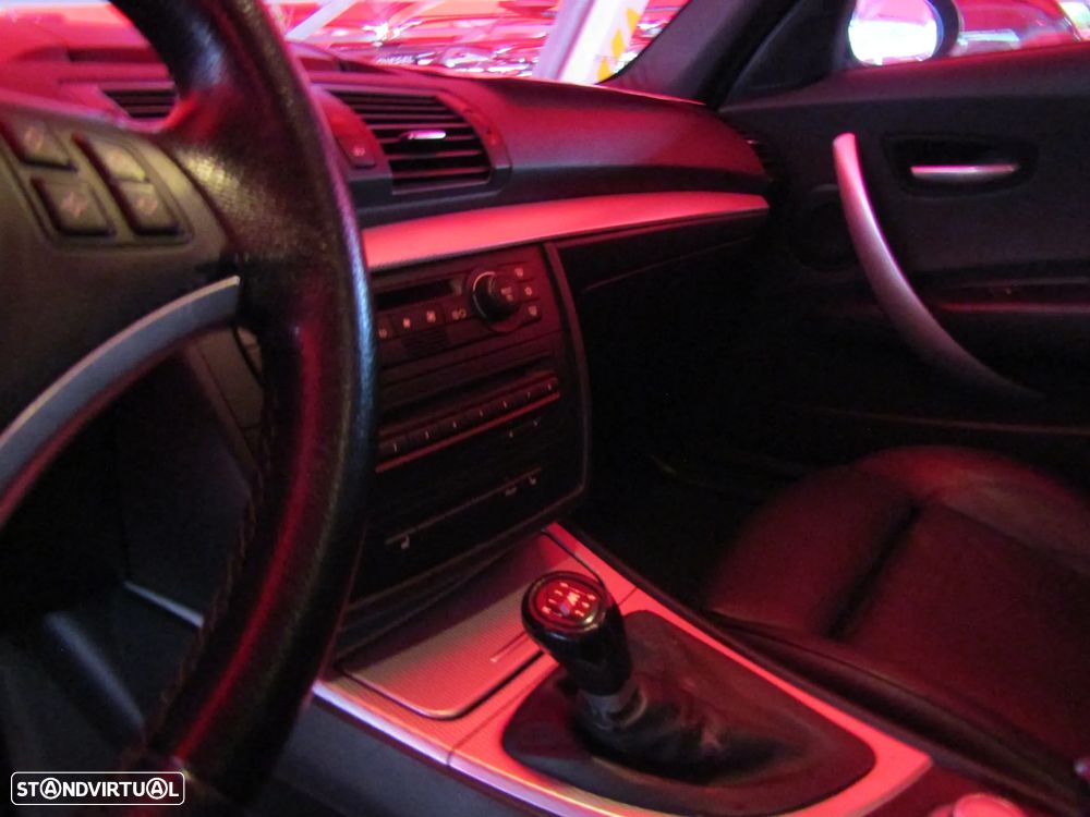 BMW 118 d Pack M - 15