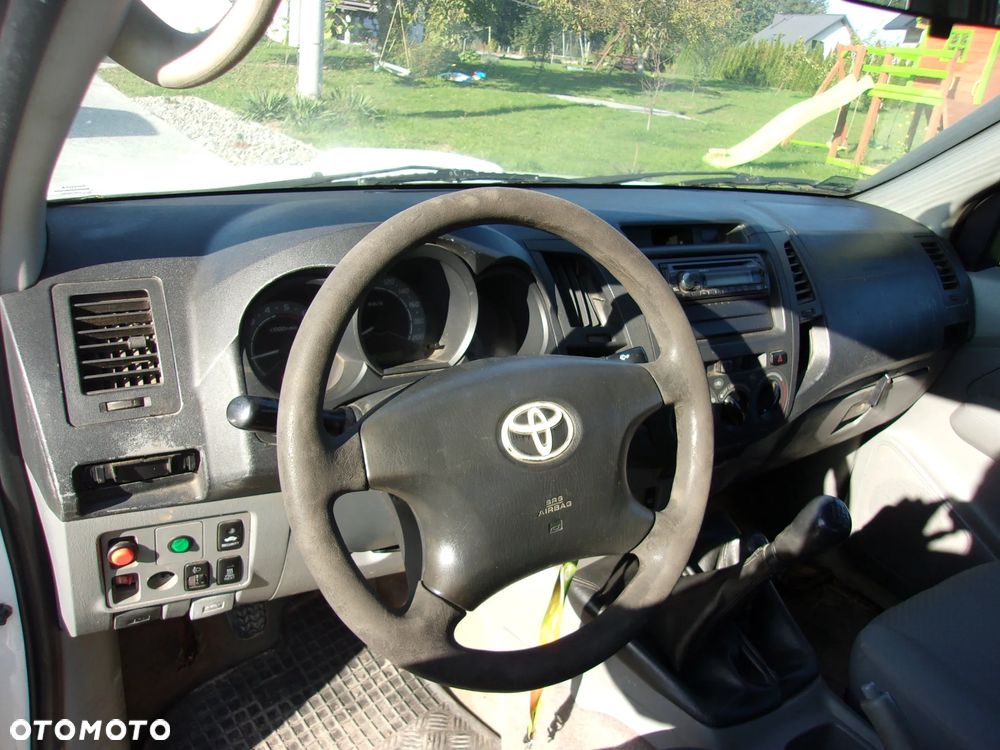 Toyota Hilux 2.5 D-4D Active - 22
